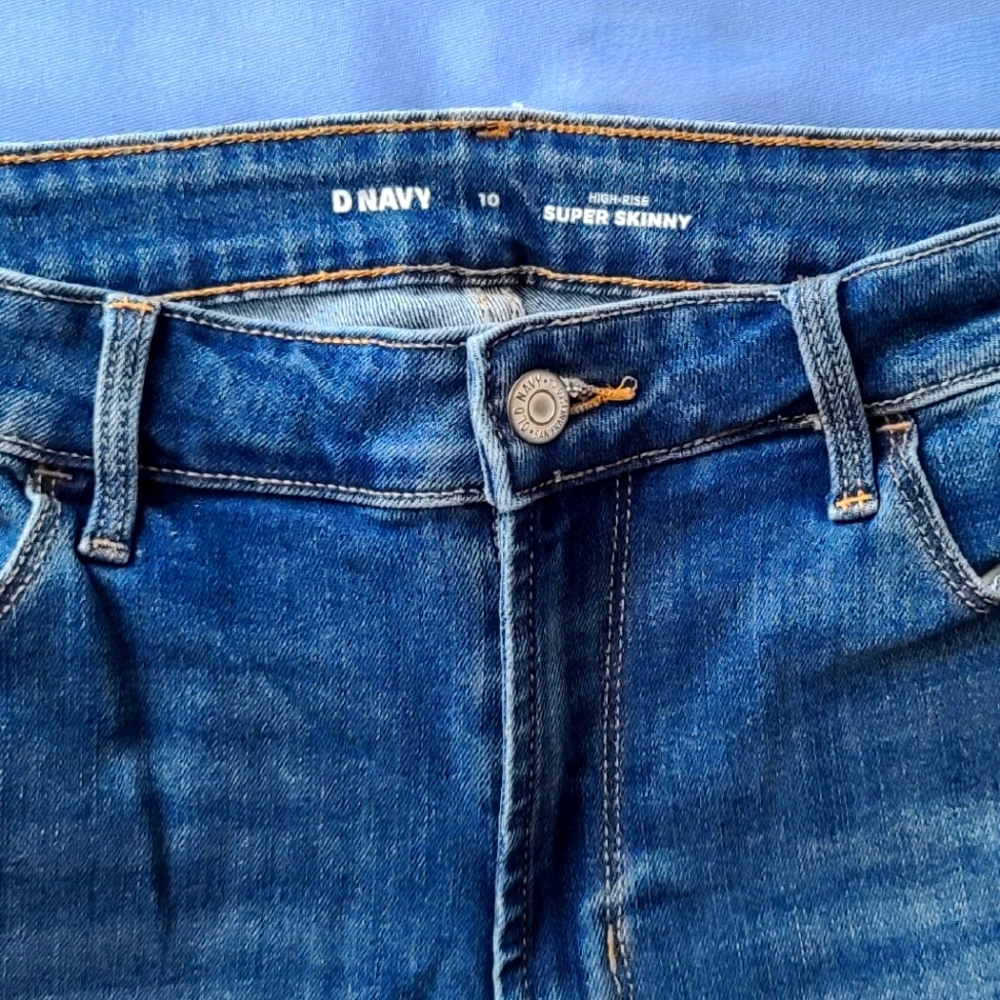 Old Navy Super Skinny Jeans - Picture 2 of 4